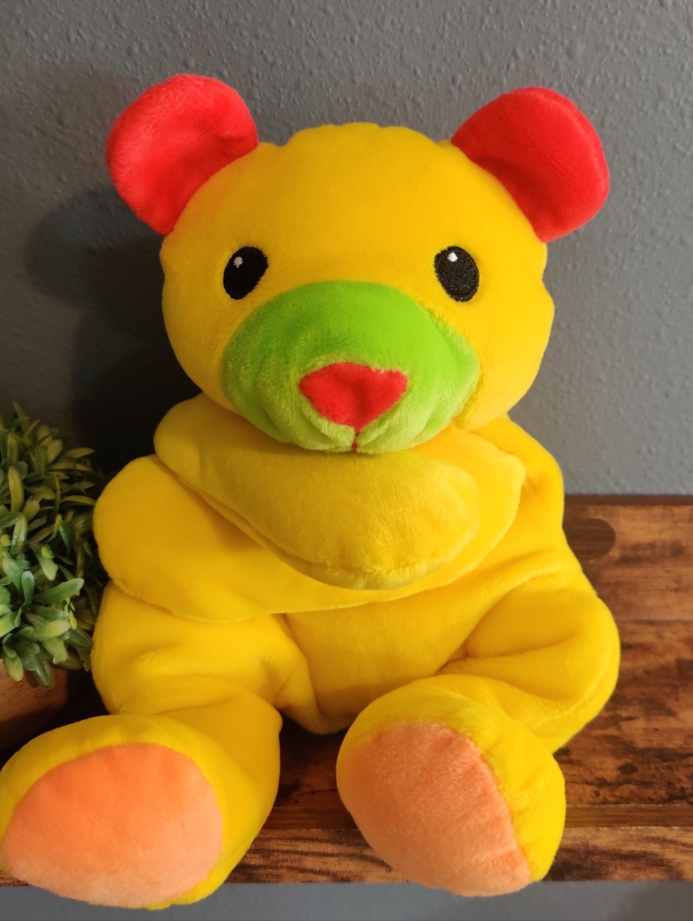 Vintage Ty 1998 Pillow Pals 13" Huggy Yellow Bear Plush Beanie Baby Laying Buddy